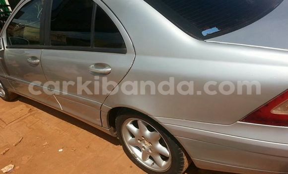 Acheter Occasion Voiture Mercedes‒Benz 200 Bleu à Arua, Ouganda Acheter Occasion Voiture Mercedes‒Benz 200 Bleu à Arua, Ouganda