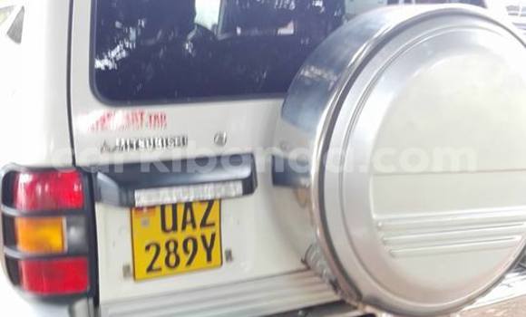 Gura Yakoze Mitsubishi Pajero White Imodoka i Busia mu Uganda Gura Yakoze Mitsubishi Pajero White Imodoka i Busia mu Uganda