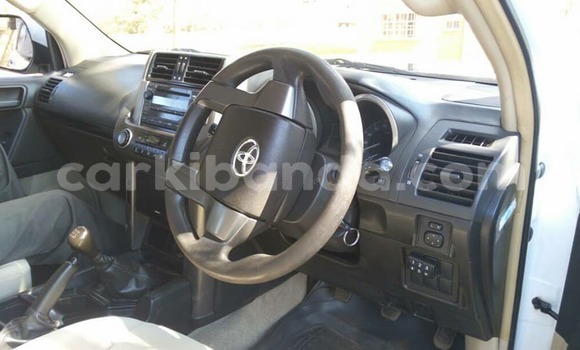 Gura Yakoze Toyota Land Cruiser Prado White Imodoka i Busia mu Uganda Gura Yakoze Toyota Land Cruiser Prado White Imodoka i Busia mu Uganda