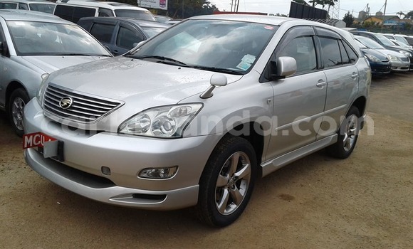 Gura Yakoze Toyota Harrier Silver Imodoka i Busia mu Uganda Gura Yakoze Toyota Harrier Silver Imodoka i Busia mu Uganda