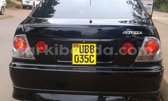 Gura Yakoze Toyota Altezza Black Imodoka i Busia mu Uganda Gura Yakoze Toyota Altezza Black Imodoka i Busia mu Uganda