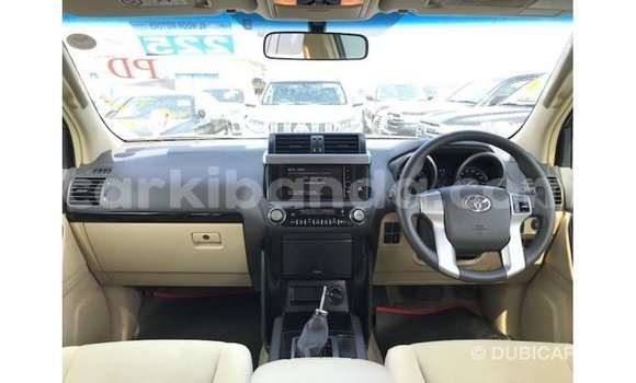 Acheter Import Voiture Toyota Prado Blanc à Import - Dubai, Ouganda Acheter Import Voiture Toyota Prado Blanc à Import - Dubai, Ouganda