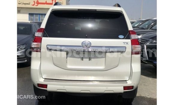 Acheter Import Voiture Toyota Prado Blanc à Import - Dubai, Ouganda Acheter Import Voiture Toyota Prado Blanc à Import - Dubai, Ouganda