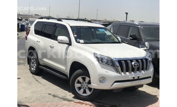 Acheter Import Voiture Toyota Prado Blanc à Import - Dubai, Ouganda Acheter Import Voiture Toyota Prado Blanc à Import - Dubai, Ouganda