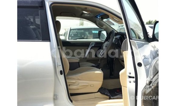 Acheter Import Voiture Toyota Prado Blanc à Import - Dubai, Ouganda Acheter Import Voiture Toyota Prado Blanc à Import - Dubai, Ouganda