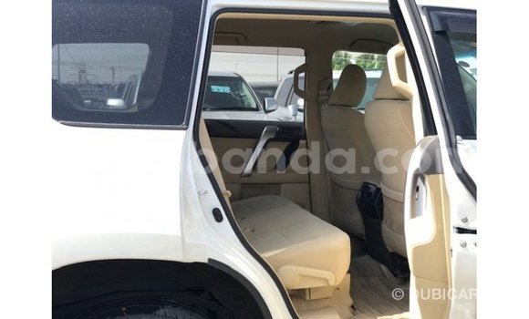 Acheter Import Voiture Toyota Prado Blanc à Import - Dubai, Ouganda Acheter Import Voiture Toyota Prado Blanc à Import - Dubai, Ouganda