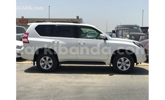 Acheter Import Voiture Toyota Prado Blanc à Import - Dubai, Ouganda Acheter Import Voiture Toyota Prado Blanc à Import - Dubai, Ouganda