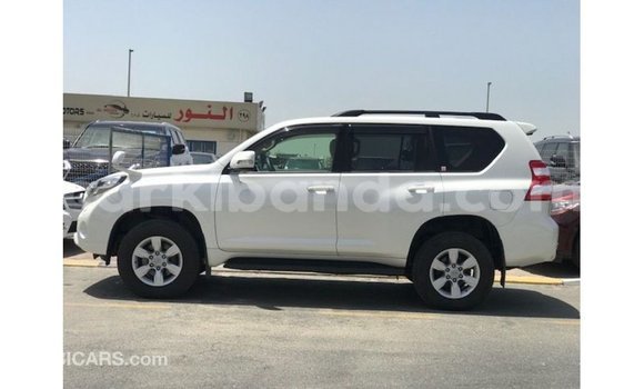 Acheter Import Voiture Toyota Prado Blanc à Import - Dubai, Ouganda Acheter Import Voiture Toyota Prado Blanc à Import - Dubai, Ouganda