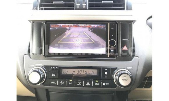 Acheter Import Voiture Toyota Prado Blanc à Import - Dubai, Ouganda Acheter Import Voiture Toyota Prado Blanc à Import - Dubai, Ouganda