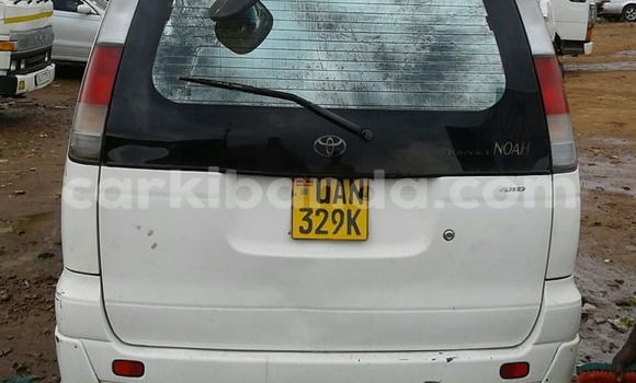 Gura Yakoze Toyota Noah White Imodoka i Busia mu Uganda Gura Yakoze Toyota Noah White Imodoka i Busia mu Uganda