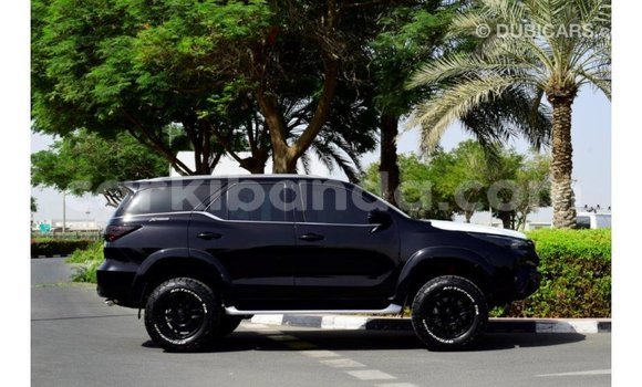 Acheter Import Voiture Toyota Fortuner Noir à Import - Dubai, Ouganda Acheter Import Voiture Toyota Fortuner Noir à Import - Dubai, Ouganda