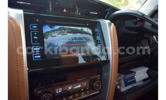 Acheter Import Voiture Toyota Fortuner Noir à Import - Dubai, Ouganda Acheter Import Voiture Toyota Fortuner Noir à Import - Dubai, Ouganda