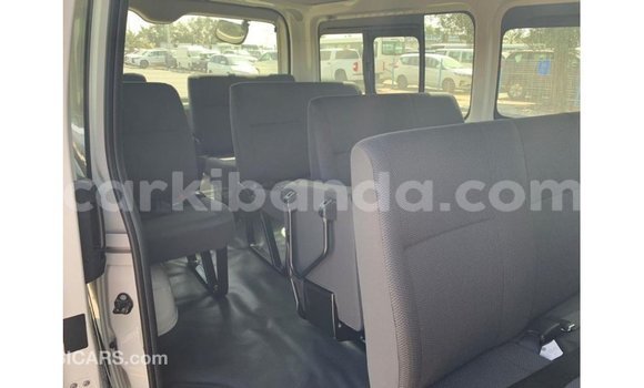 Acheter Import Voiture Toyota Hiace Blanc à Import - Dubai, Ouganda Acheter Import Voiture Toyota Hiace Blanc à Import - Dubai, Ouganda