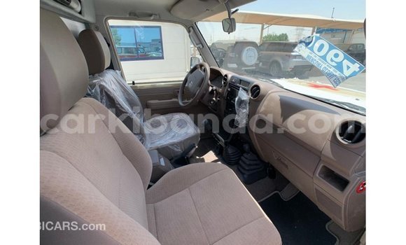 Gura Imported Toyota Land Cruiser Beige Imodoka i Import - Dubai mu Uganda Gura Imported Toyota Land Cruiser Beige Imodoka i Import - Dubai mu Uganda