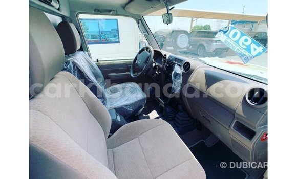 Gura Imported Toyota Land Cruiser Beige Imodoka i Import - Dubai mu Uganda Gura Imported Toyota Land Cruiser Beige Imodoka i Import - Dubai mu Uganda