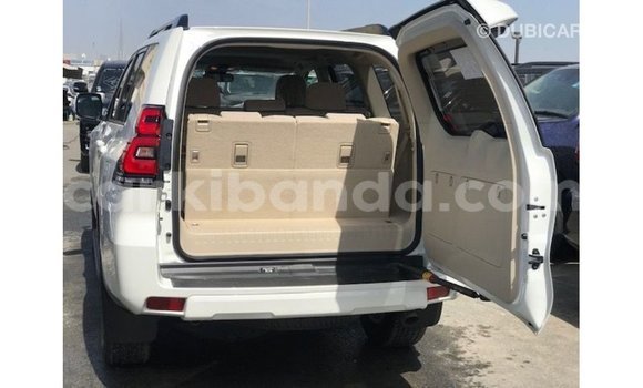 Nunua Imported Toyota Prado Nyeupe Gari ndani ya Import - Dubai nchini Uganda Nunua Imported Toyota Prado Nyeupe Gari ndani ya Import - Dubai nchini Uganda