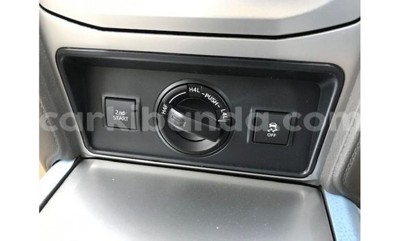 Nunua Imported Toyota Prado Nyeupe Gari ndani ya Import - Dubai nchini Uganda Nunua Imported Toyota Prado Nyeupe Gari ndani ya Import - Dubai nchini Uganda