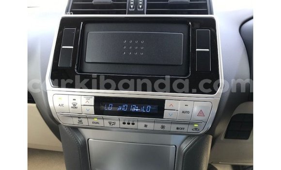 Nunua Imported Toyota Prado Nyeupe Gari ndani ya Import - Dubai nchini Uganda Nunua Imported Toyota Prado Nyeupe Gari ndani ya Import - Dubai nchini Uganda