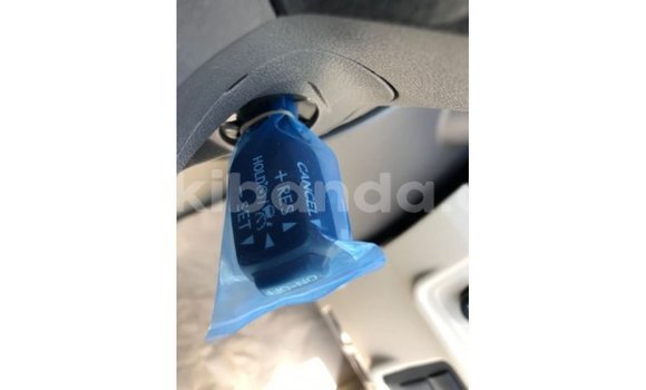 Nunua Imported Toyota Prado Nyeupe Gari ndani ya Import - Dubai nchini Uganda Nunua Imported Toyota Prado Nyeupe Gari ndani ya Import - Dubai nchini Uganda