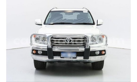 Gura Imported Toyota Land Cruiser White Imodoka i Import - Dubai mu Uganda Gura Imported Toyota Land Cruiser White Imodoka i Import - Dubai mu Uganda