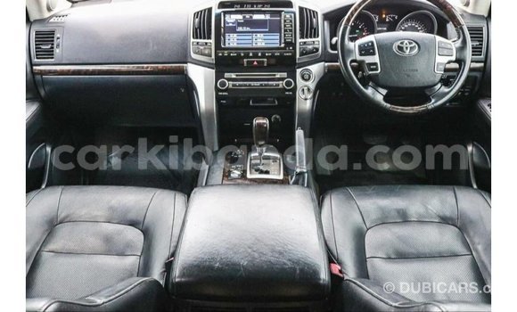 Gura Imported Toyota Land Cruiser White Imodoka i Import - Dubai mu Uganda Gura Imported Toyota Land Cruiser White Imodoka i Import - Dubai mu Uganda
