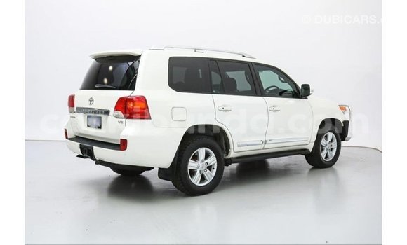 Gura Imported Toyota Land Cruiser White Imodoka i Import - Dubai mu Uganda Gura Imported Toyota Land Cruiser White Imodoka i Import - Dubai mu Uganda