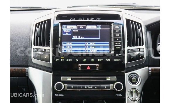 Gura Imported Toyota Land Cruiser White Imodoka i Import - Dubai mu Uganda Gura Imported Toyota Land Cruiser White Imodoka i Import - Dubai mu Uganda