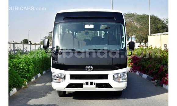 Acheter Import Voiture Toyota Coaster Blanc à Import - Dubai, Ouganda Acheter Import Voiture Toyota Coaster Blanc à Import - Dubai, Ouganda