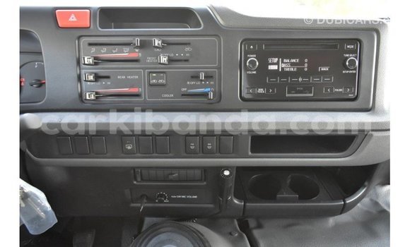Acheter Import Voiture Toyota Coaster Blanc à Import - Dubai, Ouganda Acheter Import Voiture Toyota Coaster Blanc à Import - Dubai, Ouganda