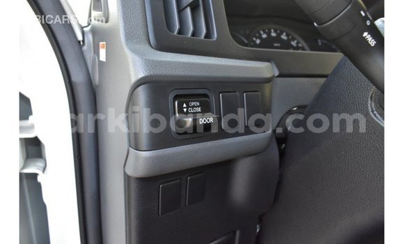 Acheter Import Voiture Toyota Coaster Blanc à Import - Dubai, Ouganda Acheter Import Voiture Toyota Coaster Blanc à Import - Dubai, Ouganda