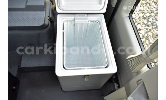 Acheter Import Voiture Toyota Coaster Blanc à Import - Dubai, Ouganda Acheter Import Voiture Toyota Coaster Blanc à Import - Dubai, Ouganda