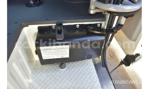 Acheter Import Voiture Toyota Coaster Blanc à Import - Dubai, Ouganda Acheter Import Voiture Toyota Coaster Blanc à Import - Dubai, Ouganda