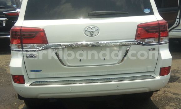 Buy New Toyota 4Runner White Car in Kampala in Uganda Buy New Toyota 4Runner White Car in Kampala in Uganda