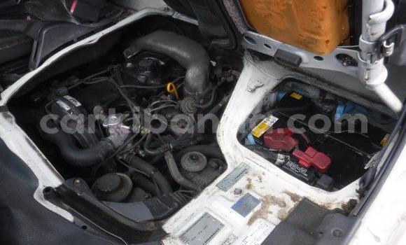 Acheter Occasion Utilitaire Toyota HiAce Blanc à Jinja, Ouganda Acheter Occasion Utilitaire Toyota HiAce Blanc à Jinja, Ouganda