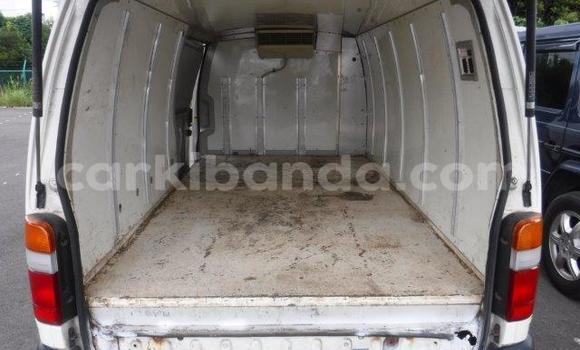 Acheter Occasion Utilitaire Toyota HiAce Blanc à Jinja, Ouganda Acheter Occasion Utilitaire Toyota HiAce Blanc à Jinja, Ouganda