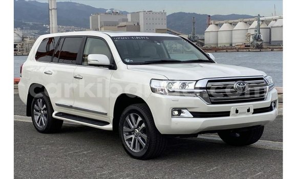 Gura Imported Toyota Land Cruiser White Imodoka i Import - Dubai mu Uganda Gura Imported Toyota Land Cruiser White Imodoka i Import - Dubai mu Uganda