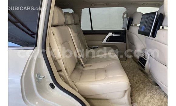 Gura Imported Toyota Land Cruiser White Imodoka i Import - Dubai mu Uganda Gura Imported Toyota Land Cruiser White Imodoka i Import - Dubai mu Uganda