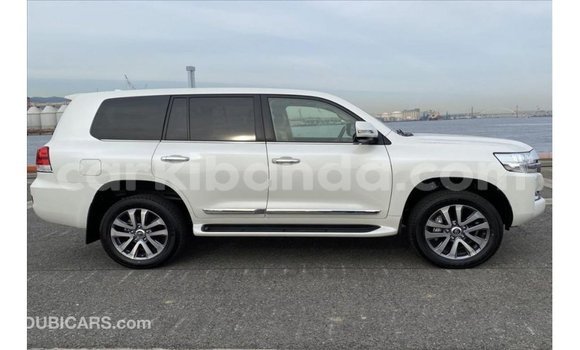 Gura Imported Toyota Land Cruiser White Imodoka i Import - Dubai mu Uganda Gura Imported Toyota Land Cruiser White Imodoka i Import - Dubai mu Uganda