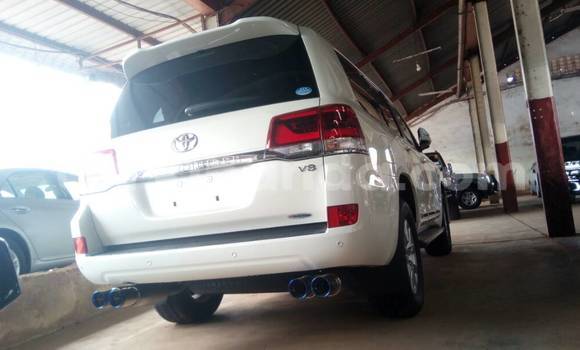 Buy Used Toyota Land Cruiser White Car in Kampala in Uganda Buy Used Toyota Land Cruiser White Car in Kampala in Uganda