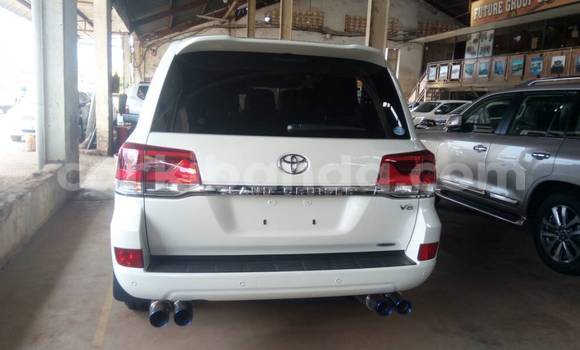 Buy Used Toyota Land Cruiser White Car in Kampala in Uganda Buy Used Toyota Land Cruiser White Car in Kampala in Uganda