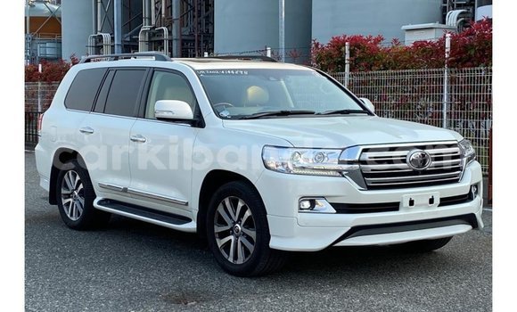 Gura Imported Toyota Land Cruiser White Imodoka i Import - Dubai mu Uganda Gura Imported Toyota Land Cruiser White Imodoka i Import - Dubai mu Uganda