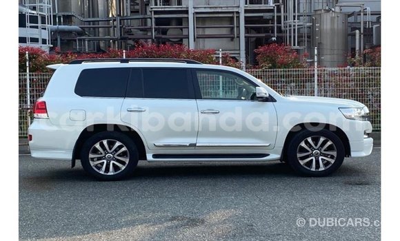 Gura Imported Toyota Land Cruiser White Imodoka i Import - Dubai mu Uganda Gura Imported Toyota Land Cruiser White Imodoka i Import - Dubai mu Uganda
