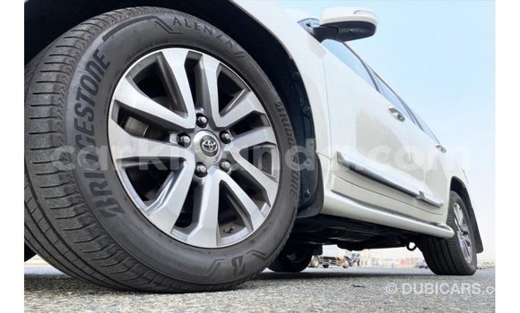 Gura Imported Toyota Land Cruiser White Imodoka i Import - Dubai mu Uganda Gura Imported Toyota Land Cruiser White Imodoka i Import - Dubai mu Uganda