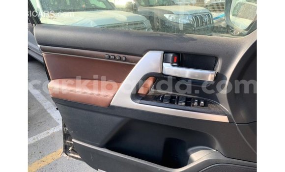 Gura Imported Toyota Land Cruiser Black Imodoka i Import - Dubai mu Uganda Gura Imported Toyota Land Cruiser Black Imodoka i Import - Dubai mu Uganda