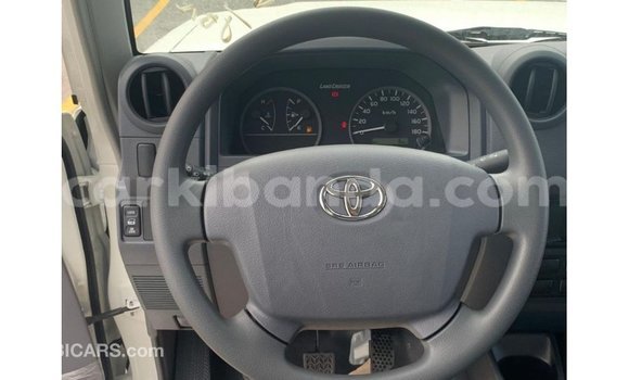 Buy Import Toyota Land Cruiser White Car in Import - Dubai in Uganda Buy Import Toyota Land Cruiser White Car in Import - Dubai in Uganda
