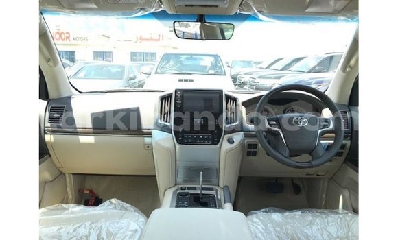 Nunua Imported Toyota Land Cruiser Bluu Gari ndani ya Import - Dubai nchini Uganda Nunua Imported Toyota Land Cruiser Bluu Gari ndani ya Import - Dubai nchini Uganda