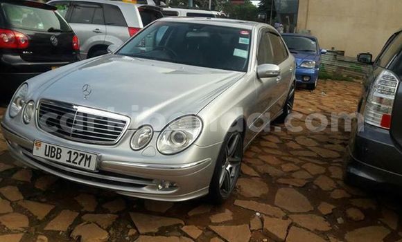 Gura Yakoze Mercedes‒Benz E–Class Silver Imodoka i Busia mu Uganda Gura Yakoze Mercedes‒Benz E–Class Silver Imodoka i Busia mu Uganda