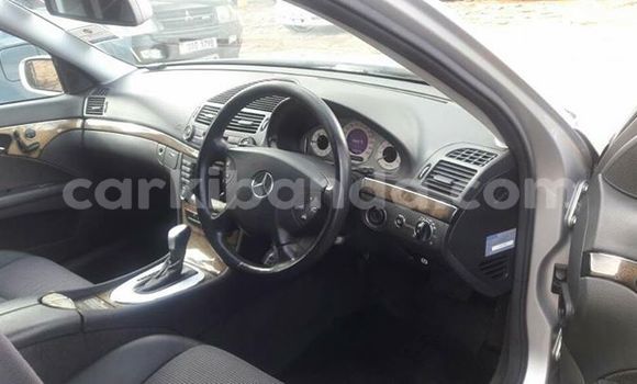 Gura Yakoze Mercedes‒Benz E–Class Silver Imodoka i Busia mu Uganda Gura Yakoze Mercedes‒Benz E–Class Silver Imodoka i Busia mu Uganda
