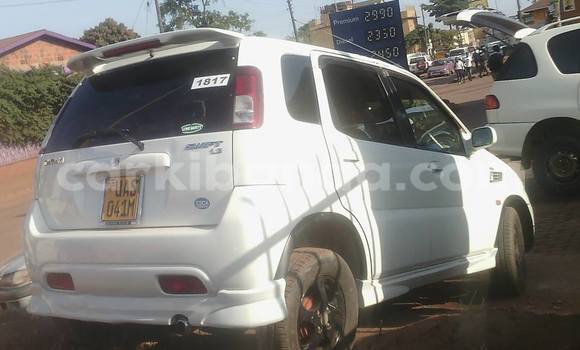 Gura Yakoze Suzuki Swift White Imodoka i Arua mu Uganda Gura Yakoze Suzuki Swift White Imodoka i Arua mu Uganda