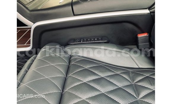 Acheter Import Voiture Toyota Land Cruiser Noir à Import - Dubai, Ouganda Acheter Import Voiture Toyota Land Cruiser Noir à Import - Dubai, Ouganda